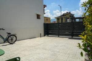 a bike parked on a patio with a black fence at Hortus slow room in Montesarchio
