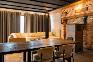 a living room with a table and a couch at Vakantiewoning - Camping Groenpark in Berlare