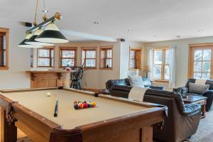 a living room with a pool table at Spa Pool & Sauna - Laurentides Serenity in Mille-Isles
