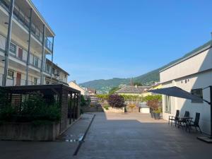 an empty courtyard with a building and an umbrella at Spacious Apartment - Prime Voss Location - Elevator in Vossevangen
