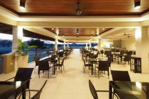 En restaurant eller et spisested på Amverton Cove Golf & Island Resort