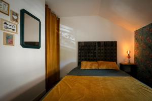 a bedroom with a bed with a mirror on the wall at Gîte les clés de l'émeraude in Bergnicourt