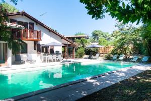 a swimming pool in front of a house at Villa Igelak - Hossegor - Centre - Lac - Piscine in Soorts-Hossegor