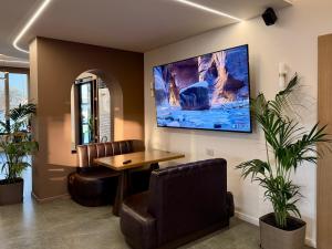 a waiting room with a table and a tv on the wall at Terminal Hotel in Krujë