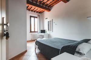 a bedroom with a bed and a desk and a window at Black Paradise Room in Soliera