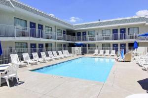 Bazén v ubytování Motel 6-Austin, TX - North Central nebo v jeho okolí
