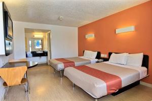 Postel nebo postele na pokoji v ubytování Motel 6-Austin, TX - North Central
