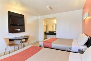 Postel nebo postele na pokoji v ubytování Motel 6-Austin, TX - North Central