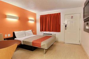 Postel nebo postele na pokoji v ubytování Motel 6-Austin, TX - North Central