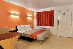 Postel nebo postele na pokoji v ubytování Motel 6-Austin, TX - North Central