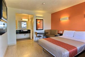 Postel nebo postele na pokoji v ubytování Motel 6-Austin, TX - North Central