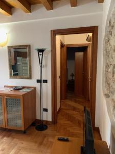 a living room with a television and a hallway at Mirella house Desenzano del Garda -Centro storico, 30 mt dal lago in Desenzano del Garda