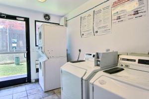 Kuchyň nebo kuchyňský kout v ubytování Motel 6-Austin, TX - North Central