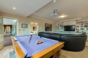 a living room with a pool table at La Bella Vita in Batesford