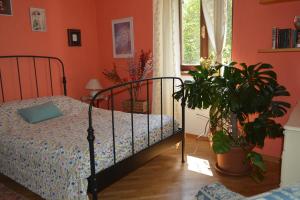 a bedroom with a bed and a potted plant at Casa del Zefiro in Sistiana