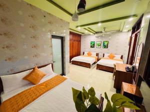 a hotel room with two beds and a room with at Thịnh Vượng Hotel in Dong Hoi +26 photos
