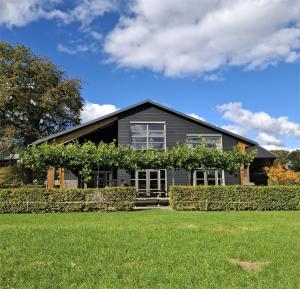 a house with vines growing on the side of it at Erve 't Hacht in Ane