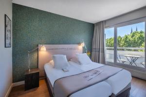 En eller flere senge i et værelse på Hotel Litteraire Alexandre Vialatte, BW Signature Collection + 125 billeder