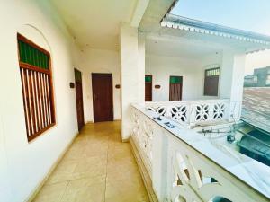 una vista dal balcone di una casa di Panda Hostel a Zanzibar City