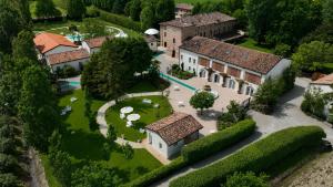 an aerial view of a house with a garden at Villa Mirandola in Mirandola