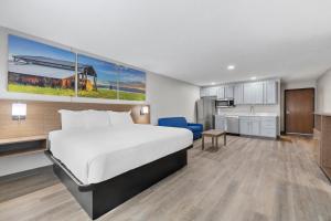a hotel room with a bed and a kitchen at Quality Inn Sheridan in Sheridan