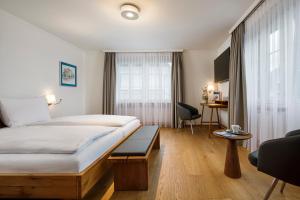 a hotel room with a bed and a desk at Wysses Rössli in Schwyz