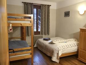 a bedroom with a bunk bed and a bed and a window at Au Refuge de Blanche in Verchères