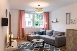 a living room with a couch and a table at Apartamenty 9A Zgorzelec - Centrum in Zgorzelec