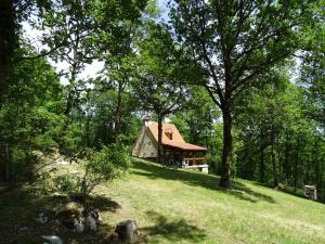 a cabin in the middle of a field with trees at Gîte d'Alithe in Montamel