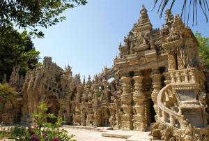a large stone building with ornate architecture at Le Petit Palais, en hyper centre de Valence in Valence