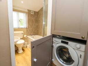 a bathroom with a washing machine in a bathroom at Little Wickers in Wareham +34 photos