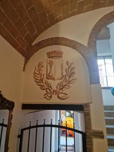 a painting of a crest on the wall of a building at Del Rio Palace Guest House in Certaldo +3 photos