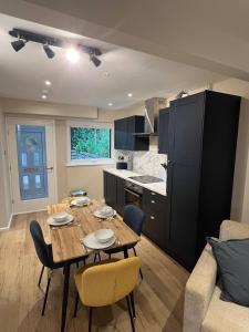 a kitchen and dining room with a table and chairs at Melton House in Houghton Regis +28 photos