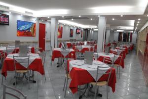 Reštaurácia alebo iné gastronomické zariadenie v ubytovaní Albergo Verdi