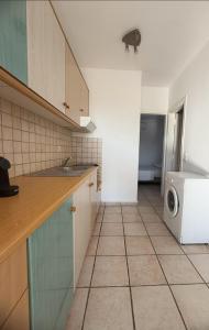 a kitchen with a washing machine and a washer and dryer at Lefkanemos in Tourlos