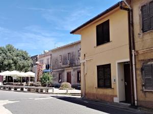 an empty street in a town with buildings at Maison di Mario in Tresnuraghes