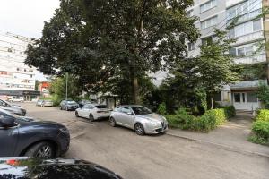 a row of parked cars parked on a city street at A&K Apartament in Bacău