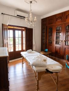 a room with a bed and a chandelier at Casa das Viagens in Ferreira do Alentejo