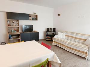 a living room with a bed and a couch at Casa IS JANAS in San Sperate