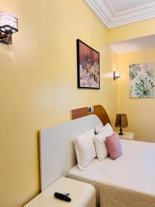 a hotel room with a bed and a couch at Hôtel YABISSO in Lomé