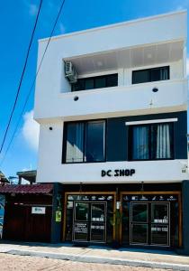 a building with a dog shop in front of it at Suite Economy in Puerto Ayora