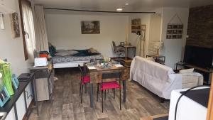 a living room with a table and a couch at L'Escapade Vierzonnaise in Vierzon