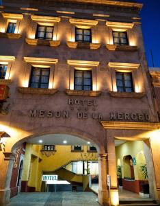 a hotel in mexico city at night at Meson de la Merced in Zacatecas