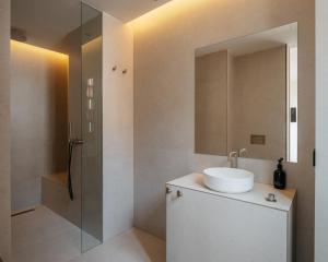 a bathroom with a sink and a shower at Hostal Serea in Denia