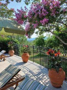 a patio with three pots of flowers and a fence at Casa Tonello B&B in Zugliano