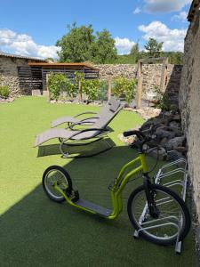 a bike parked next to a hammock and a chair at ŠTAJNHAUS DUBICE in Řehlovice