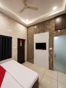 a bedroom with a bed and a ceiling fan at HOTEL MAX - In Budget & Comfortable Rooms - For Corporates, Couples, Families Near HMV, DAV, Grain Market, Workshop Chowk in Jalandhar