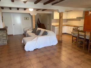 a large bedroom with a bed and a kitchen at La Toscana en Lozoya in Alameda del Valle