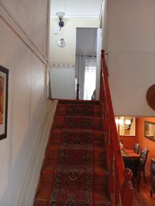 a stairway with a red carpet and a stair case at Casa 3 dormitorios estacionamiento Heriberto Ortiz in Santiago