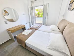 Llit o llits en una habitació de Naiada Apartments